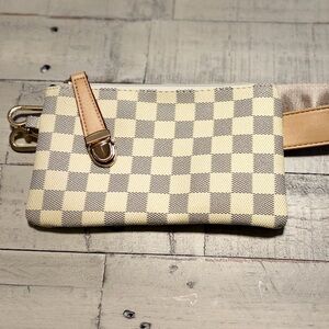 Checkered Beige & Brown Wristlet with Locking Zipper